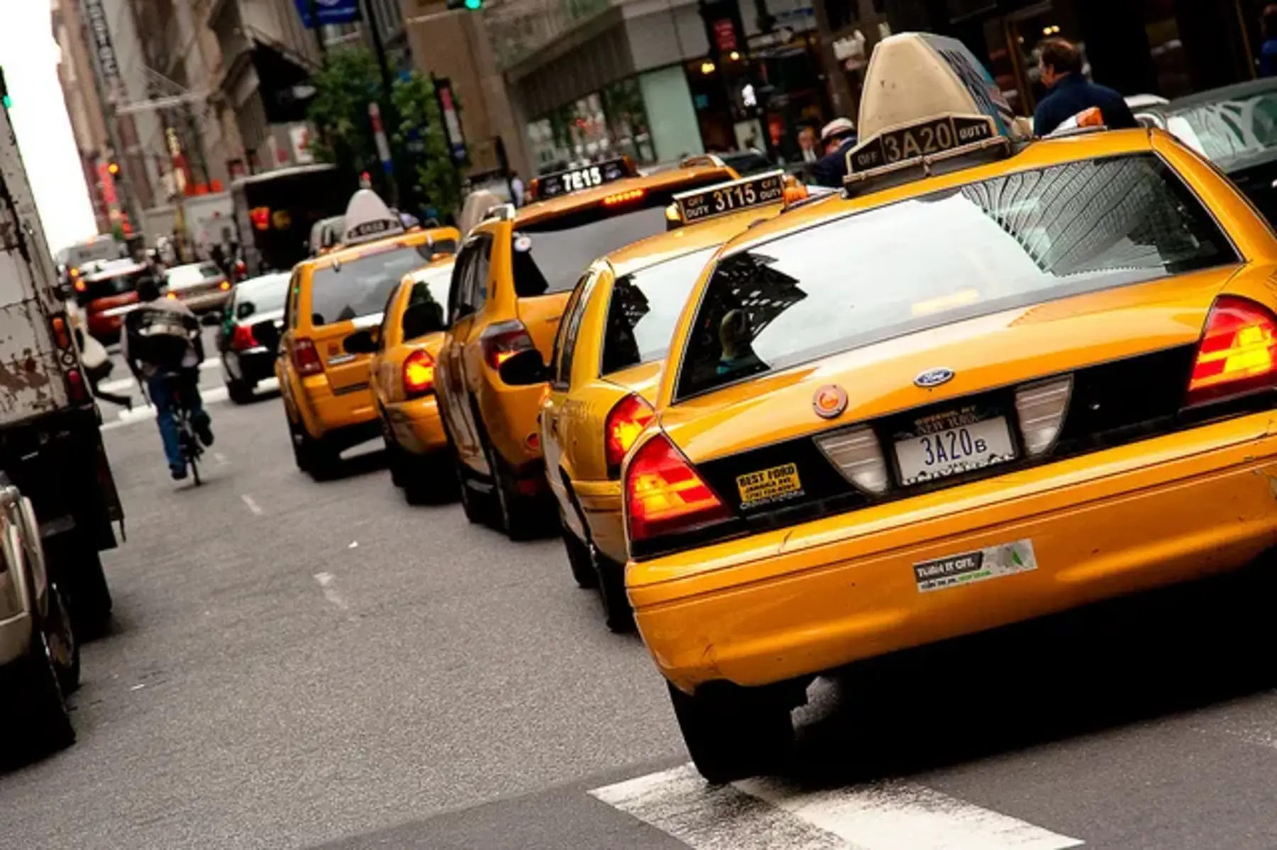 Top Reasons to Choose a Taxi Over Public Transportation